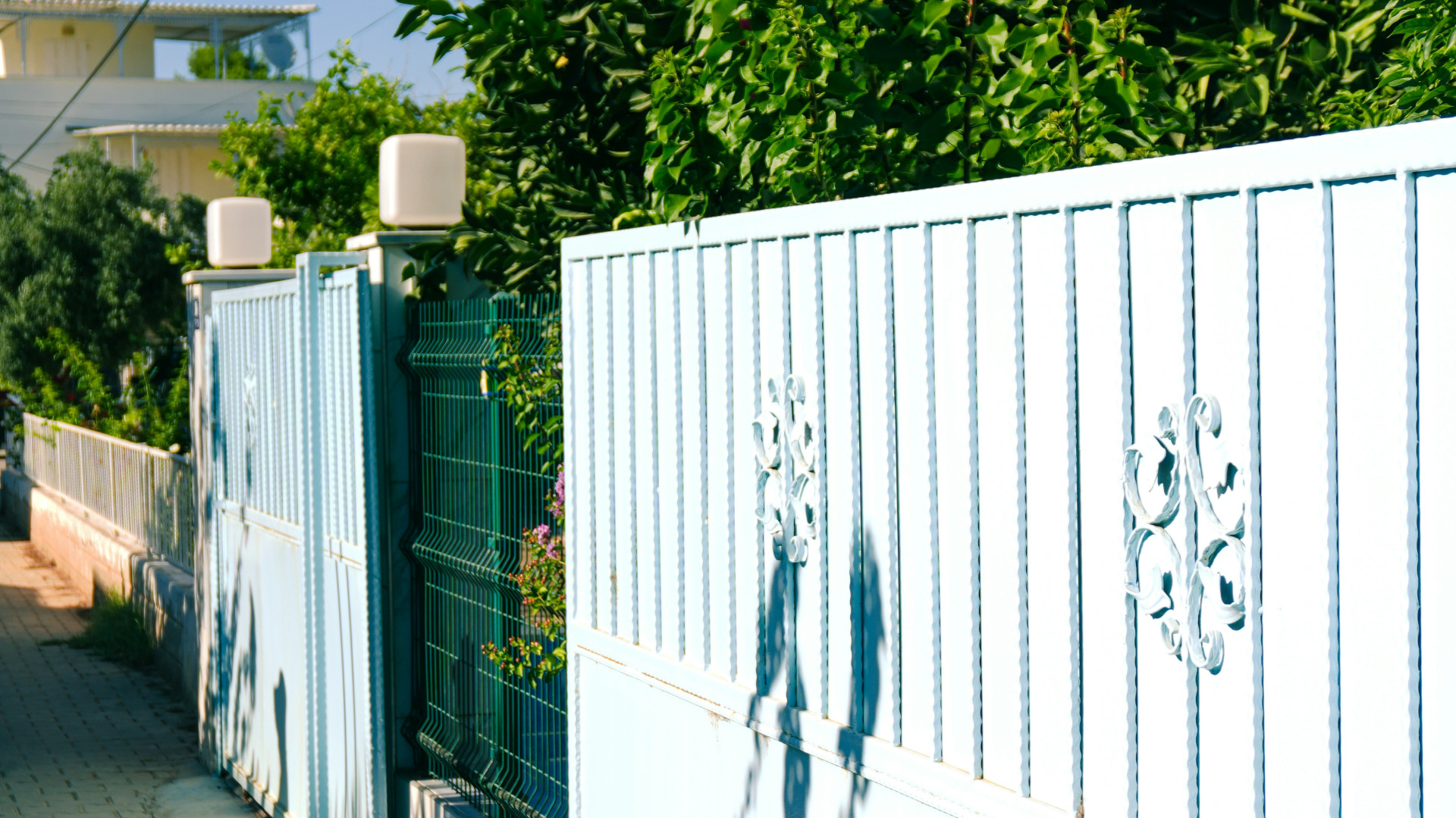 Les coulisses de l'élégance : comment sont fabriquées vos clôtures aluminium sur mesure ?