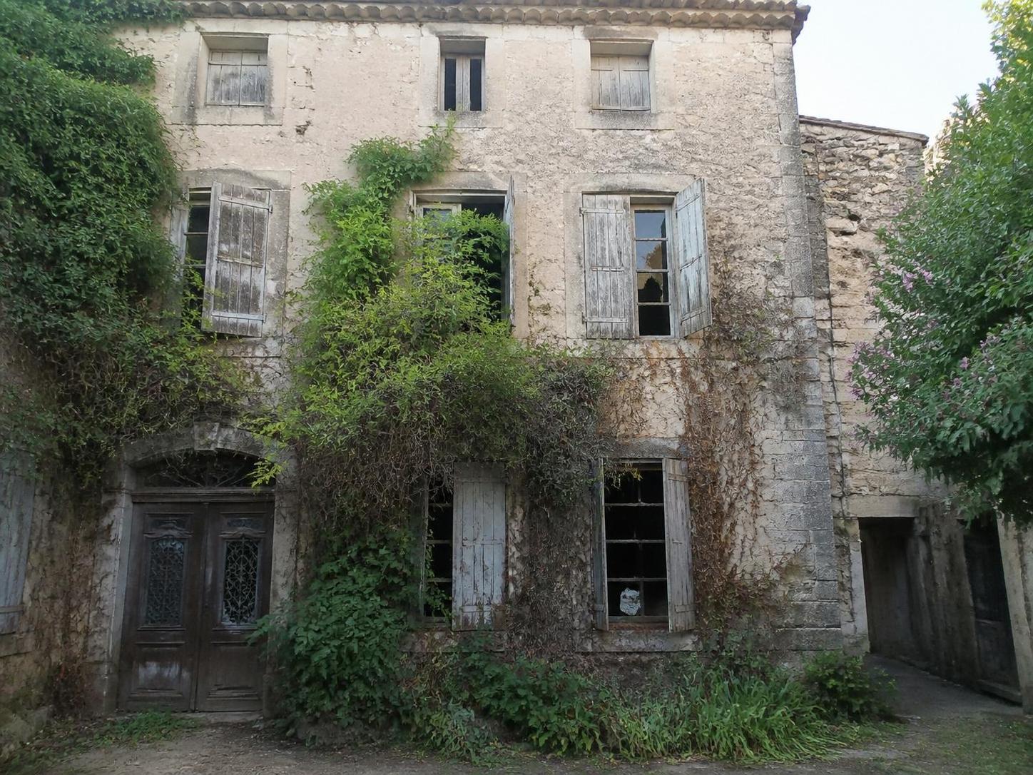 découvrez comment trouver une maison abandonnée à donner, les étapes à suivre et les pièges à éviter pour réussir votre projet immobilier en toute sécurité.